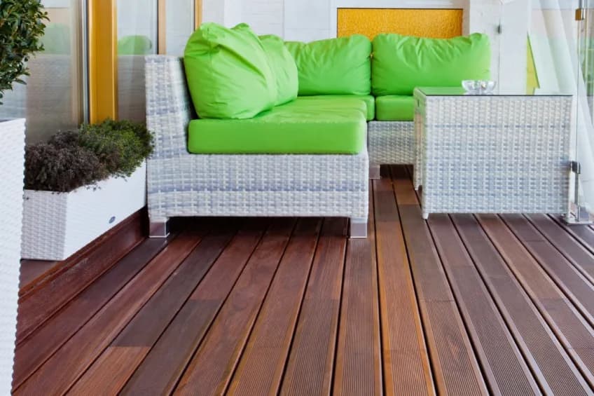 hardwood-decking-on-balcony (1)